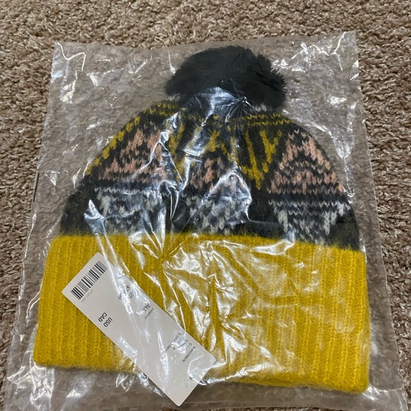 Urban Outfitters Fair Isle Pompom Beanie NWT - Picture 5 of 7